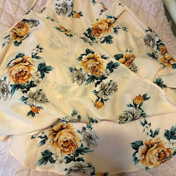 NWOT Shein Curve Floral Halter Top - Picture 8 of 15